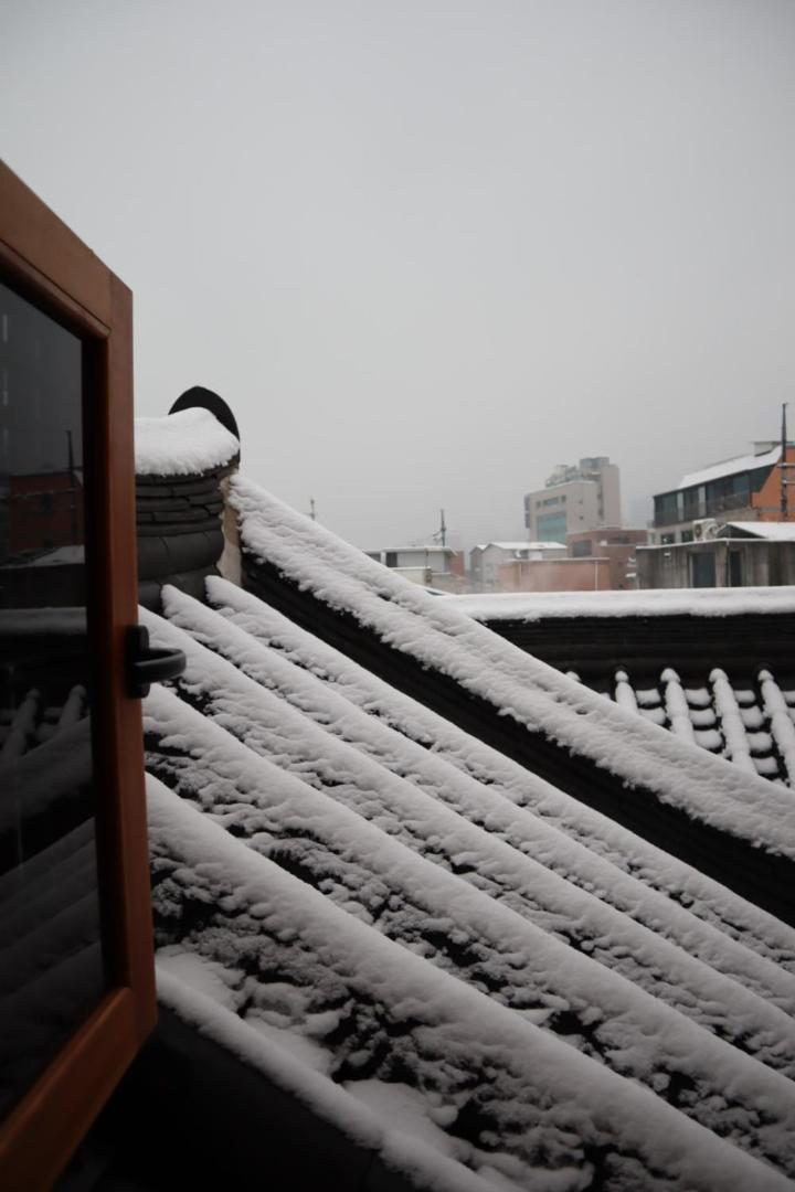 The Korean Traditional Hanok In Downtown Seoul For Convenient Public Transportation - Seoul Ari Eksteriør billede