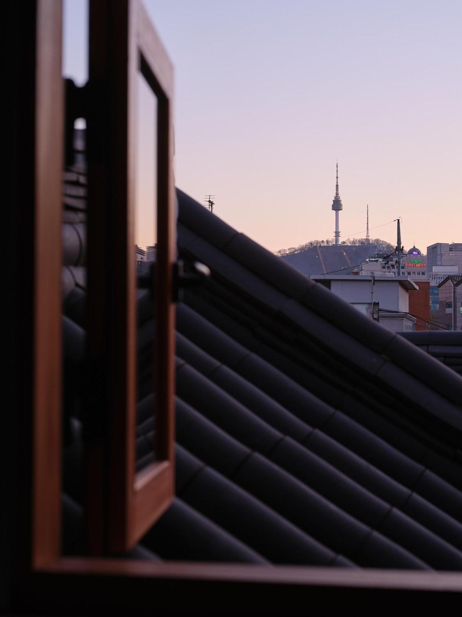 The Korean Traditional Hanok In Downtown Seoul For Convenient Public Transportation - Seoul Ari Eksteriør billede
